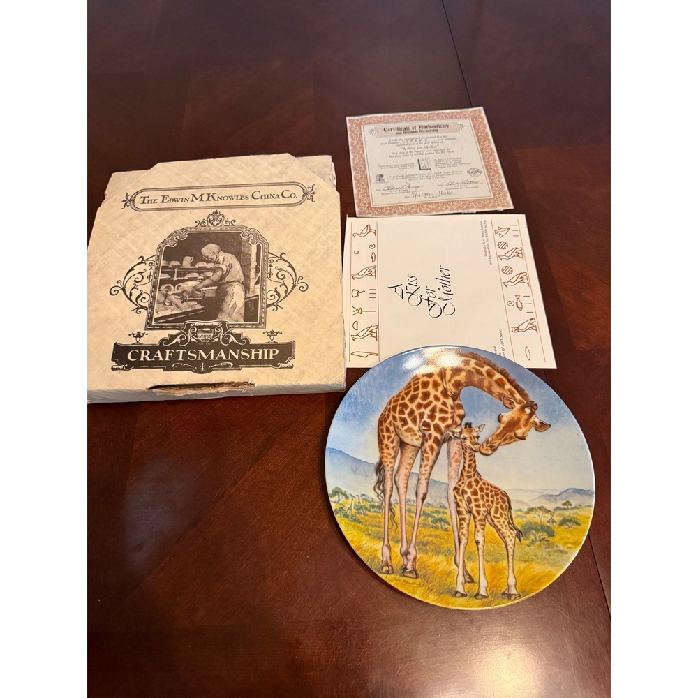 Edwin M Knowles Giraffe Plate A Kiss For Mother Yin-Rei Hicks 1981 COA Box